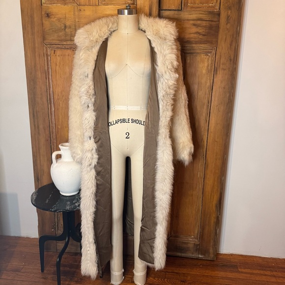 Vintage White fox fur full length mobwife coat - Picture 15 of 17